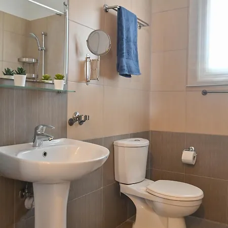 Wealthystays 3br Terrace Bbq With Pool Liopetri