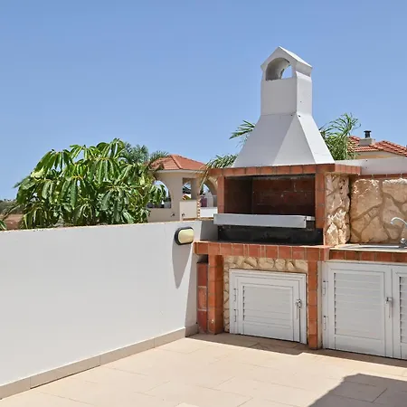 Villa Wealthystays 3br Terrace Bbq With Pool Liopetri