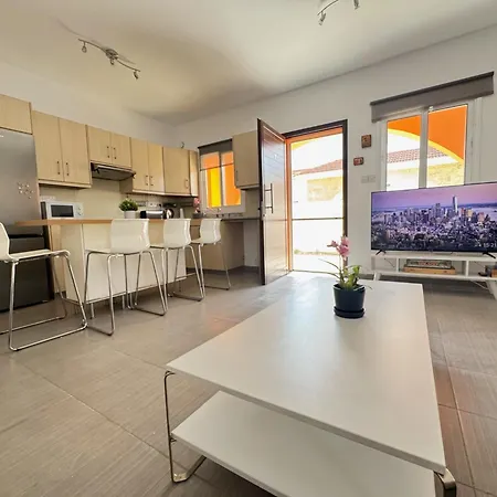 Wealthystays 3br Terrace Bbq With Pool فيلة Liopetri