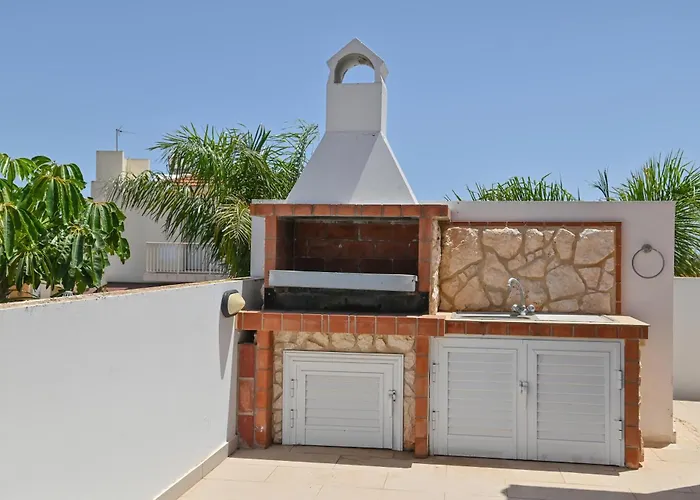 Vila Wealthystays 3br Terrace Bbq With Pool Liopetri