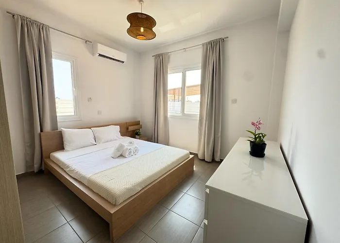 Wealthystays 3br Terrace Bbq With Pool *